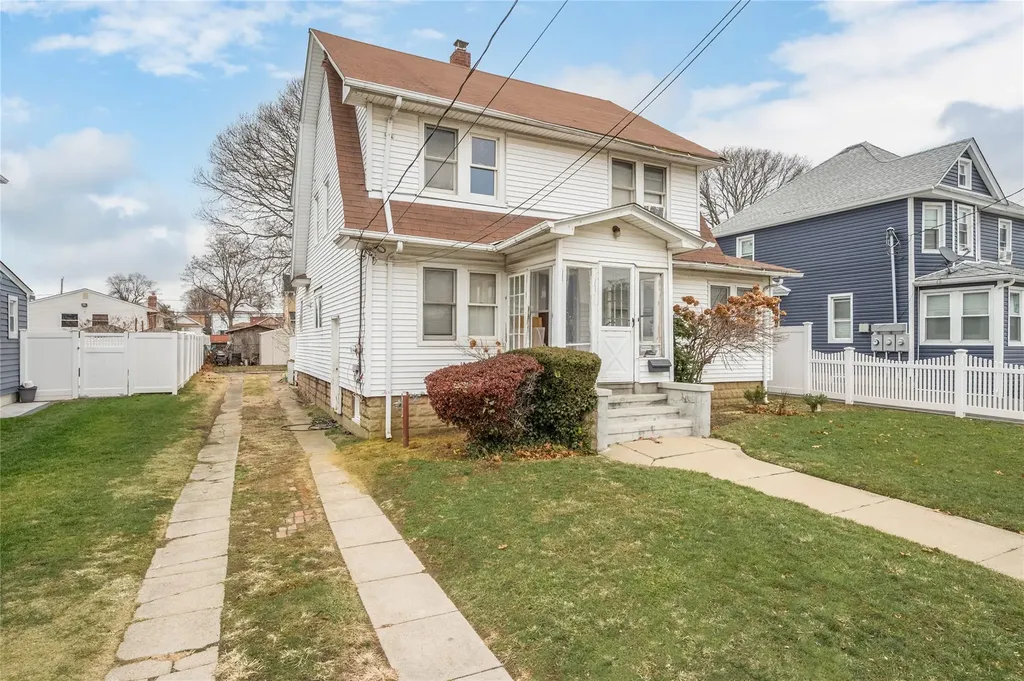67 E Dean Street Freeport NY 11520