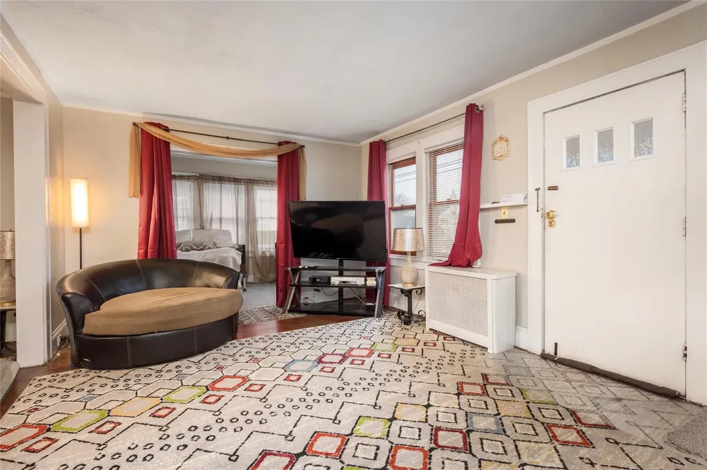 67 E Dean Street Freeport NY 11520