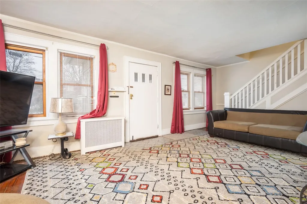 67 E Dean Street Freeport NY 11520