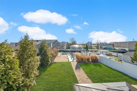 44 Meadow Lane Amityville NY 11701