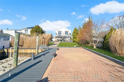 44 Meadow Lane Amityville NY 11701