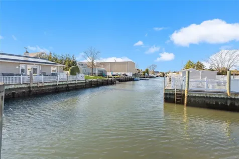 44 Meadow Lane Amityville NY 11701