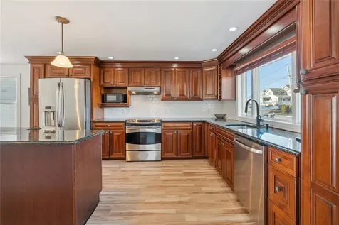 44 Meadow Lane Amityville NY 11701