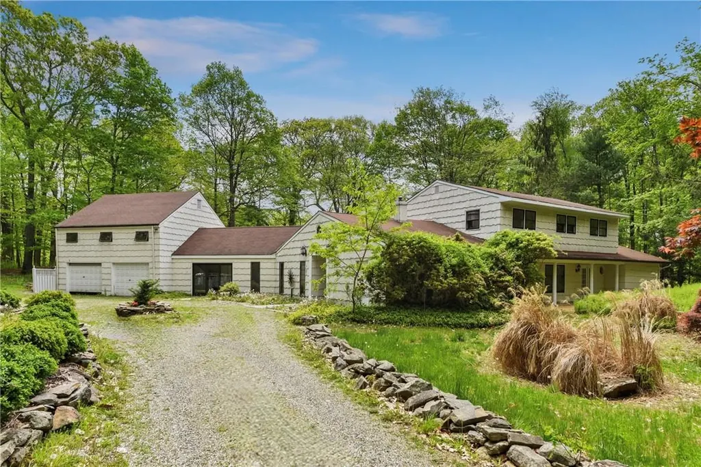 3 The Logging Road Waccabuc NY 10597