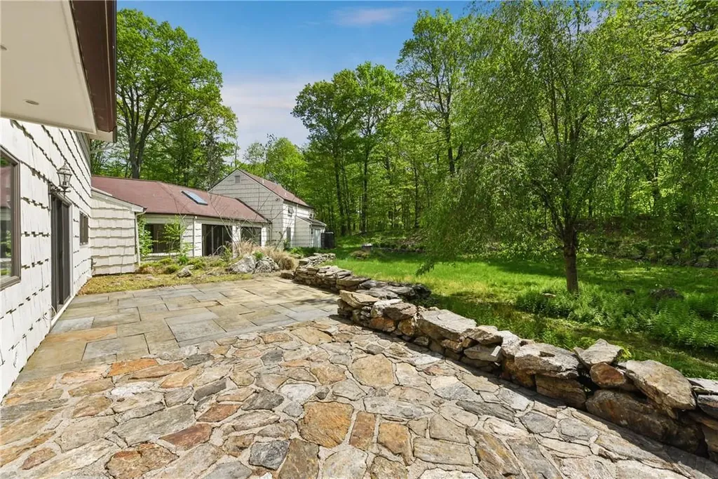 3 The Logging Road Waccabuc NY 10597