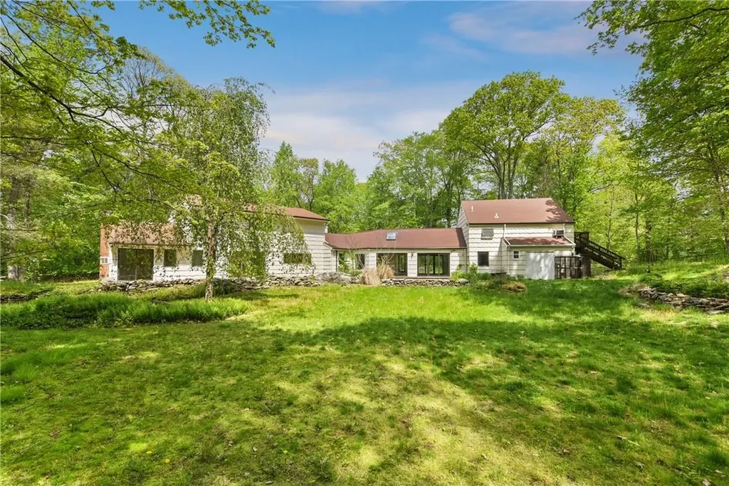 3 The Logging Road Waccabuc NY 10597
