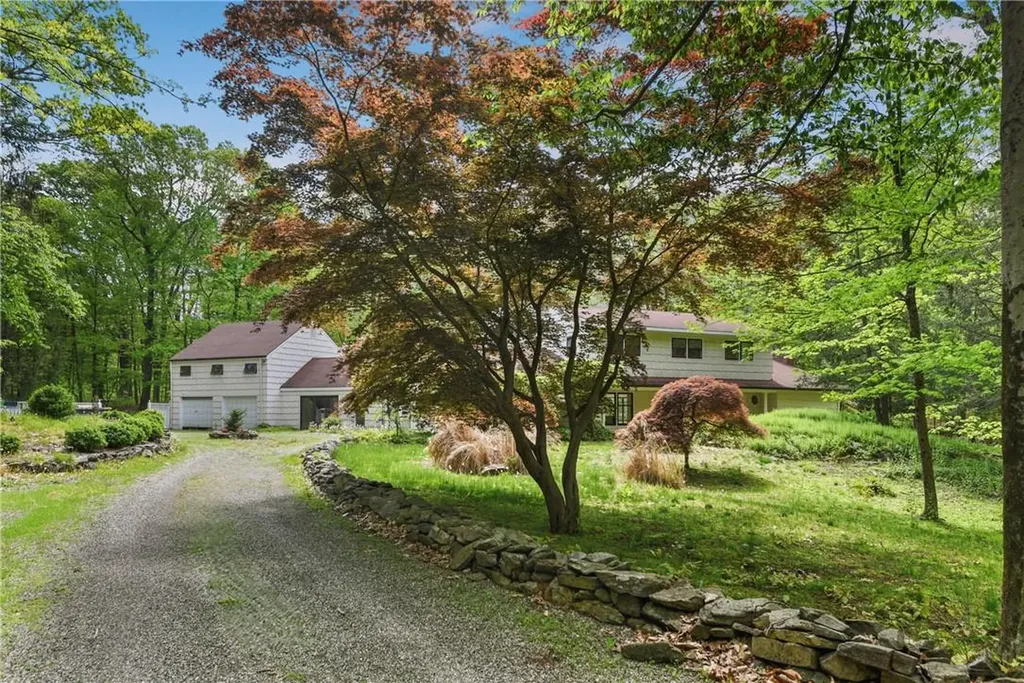 3 The Logging Road Waccabuc NY 10597