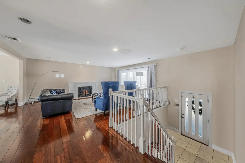 1070 Fordham Lane Woodmere NY 11598