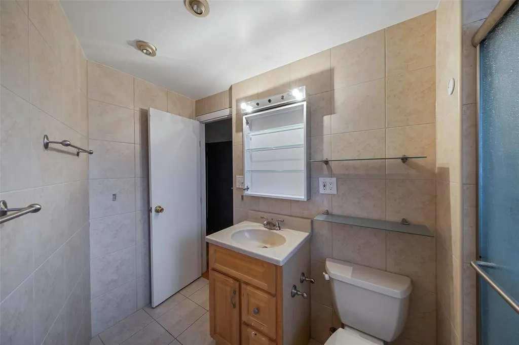 1070 Fordham Lane Woodmere NY 11598