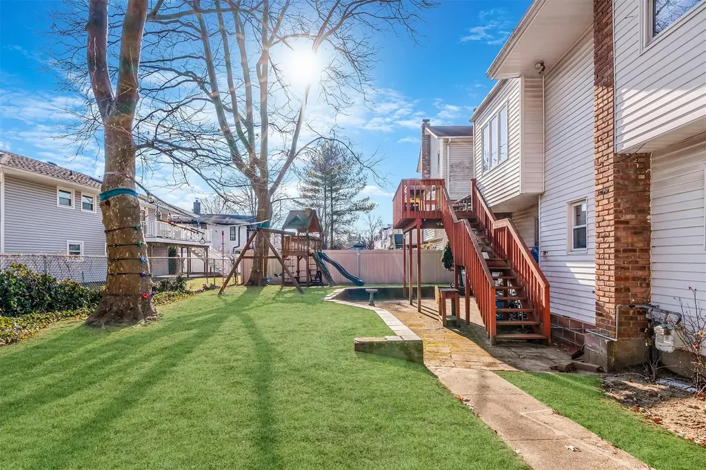 1070 Fordham Lane Woodmere NY 11598
