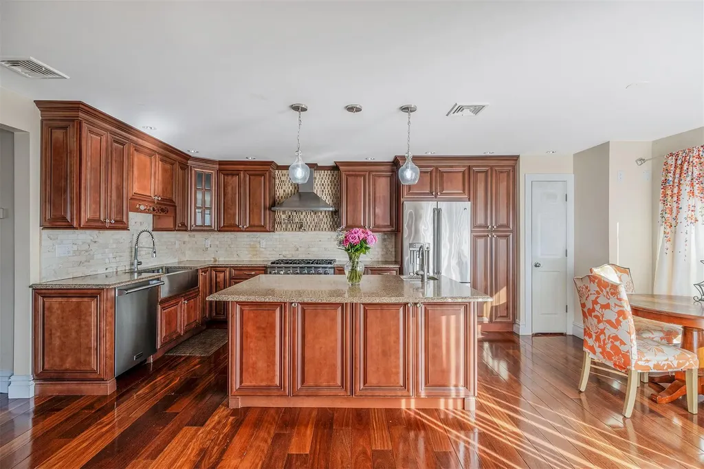 1070 Fordham Lane Woodmere NY 11598