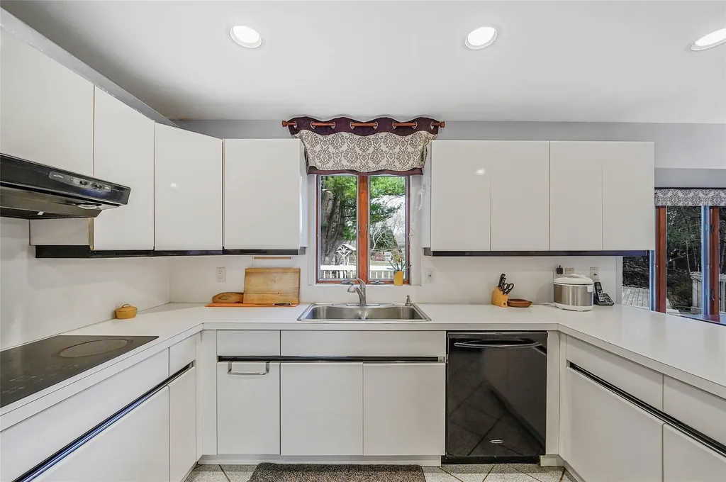 3 Panfield Place Mount Sinai NY 11766