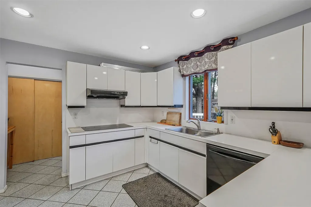 3 Panfield Place Mount Sinai NY 11766