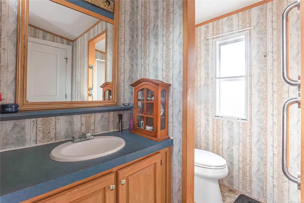 32 Bluebird Place Riverhead NY 11901