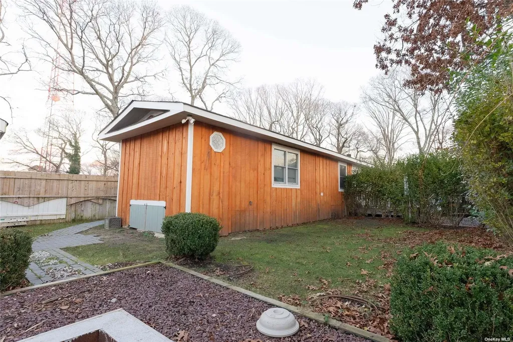 32 Bluebird Place Riverhead NY 11901