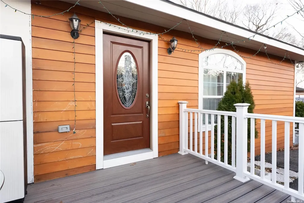 32 Bluebird Place Riverhead NY 11901