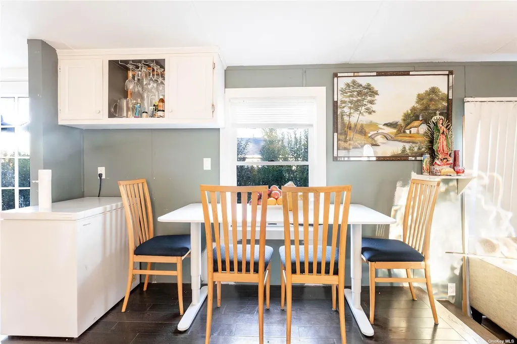 32 Bluebird Place Riverhead NY 11901