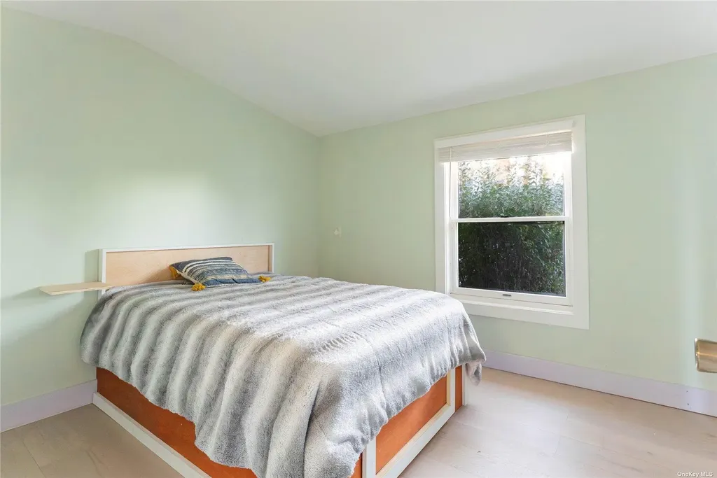 32 Bluebird Place Riverhead NY 11901