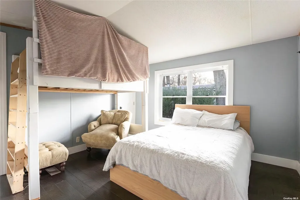 32 Bluebird Place Riverhead NY 11901