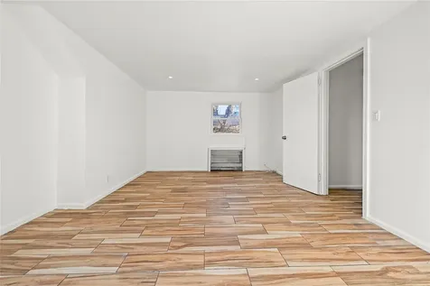 27 Thurton Place Yonkers NY 10704