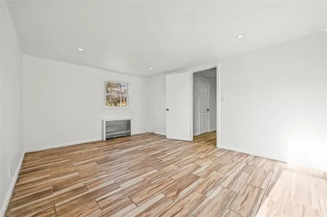 27 Thurton Place Yonkers NY 10704