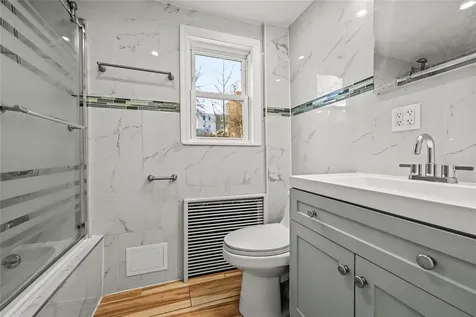 27 Thurton Place Yonkers NY 10704