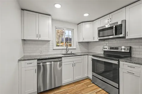 27 Thurton Place Yonkers NY 10704