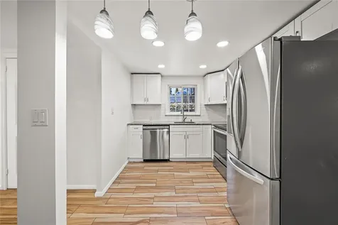 27 Thurton Place Yonkers NY 10704