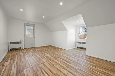 27 Thurton Place Yonkers NY 10704