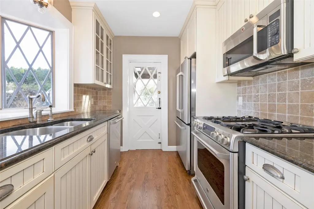 35 Livingston Avenue Valhalla NY 10595