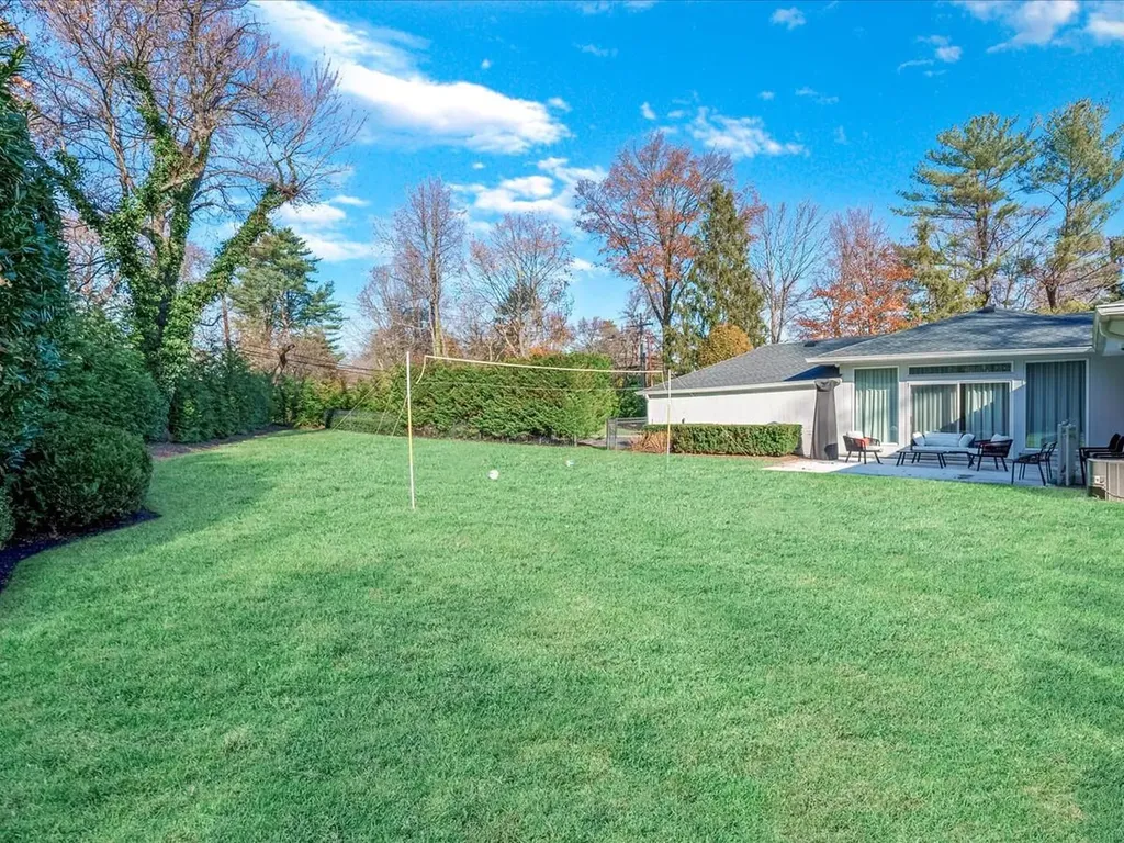 9 Rogers Road Great Neck NY 11024