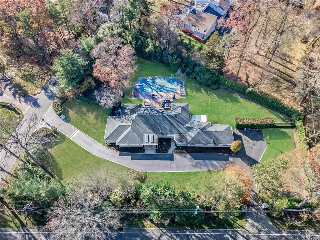 9 Rogers Road Great Neck NY 11024