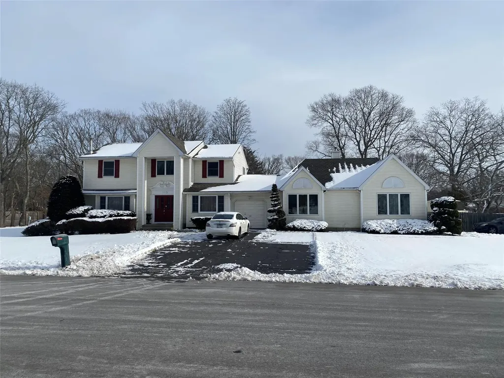 115 Hammond Road Centereach NY 11720