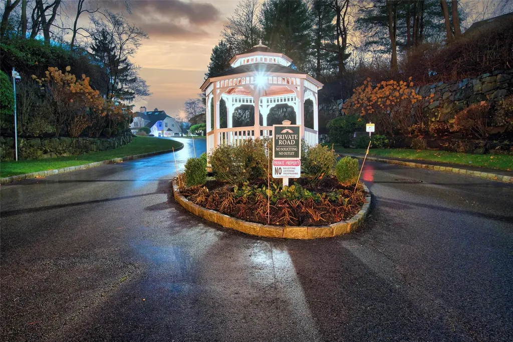113 Winding Ridge Road White Plains NY 10603