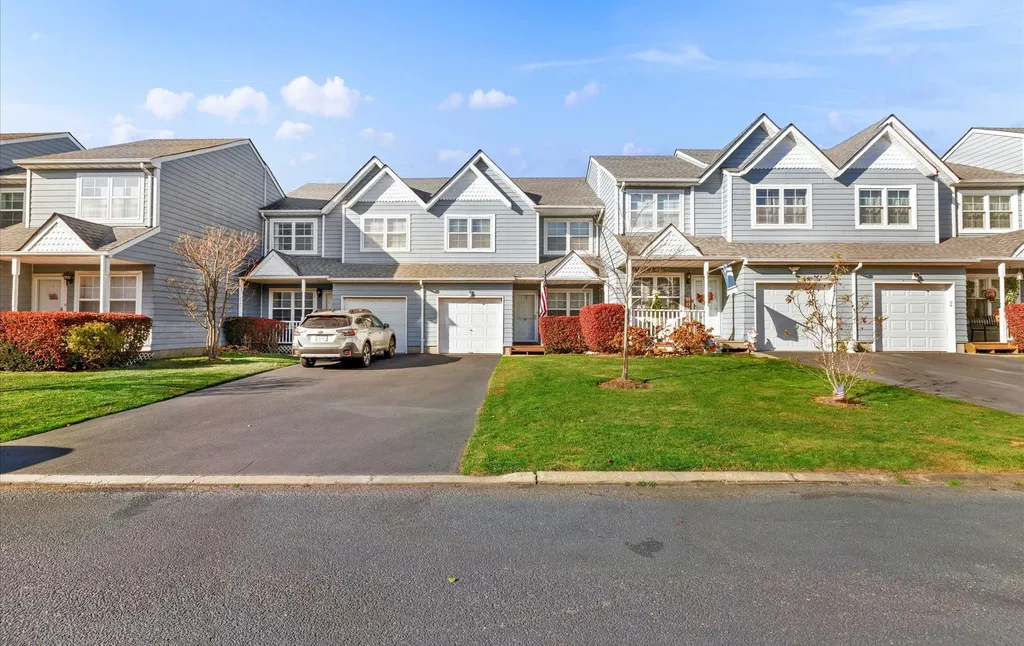 59 Pleasantview Drive Central Islip NY 11722