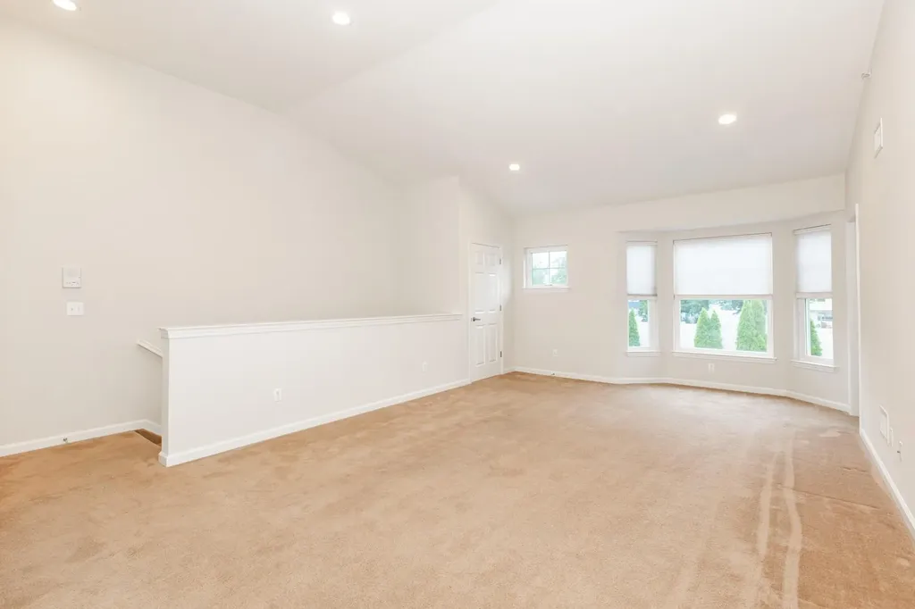 12 Grace Lane Lindenhurst NY 11757
