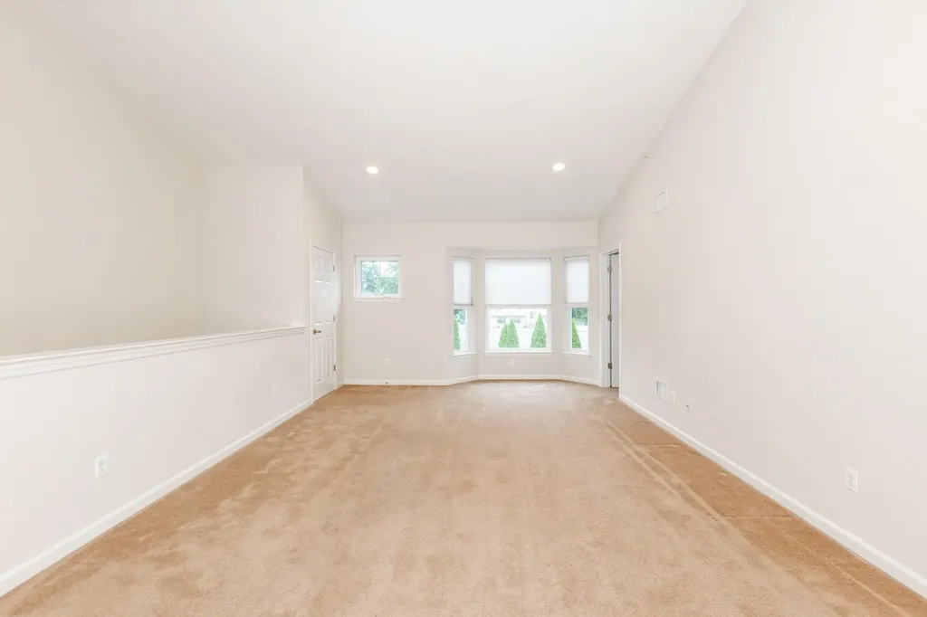 12 Grace Lane Lindenhurst NY 11757