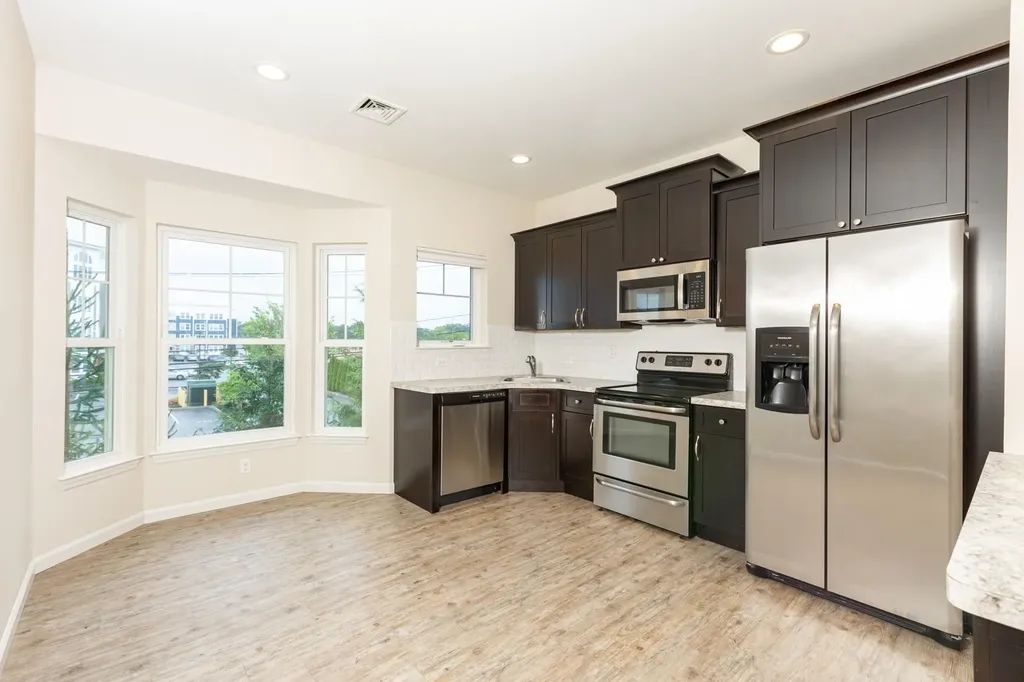 12 Grace Lane Lindenhurst NY 11757