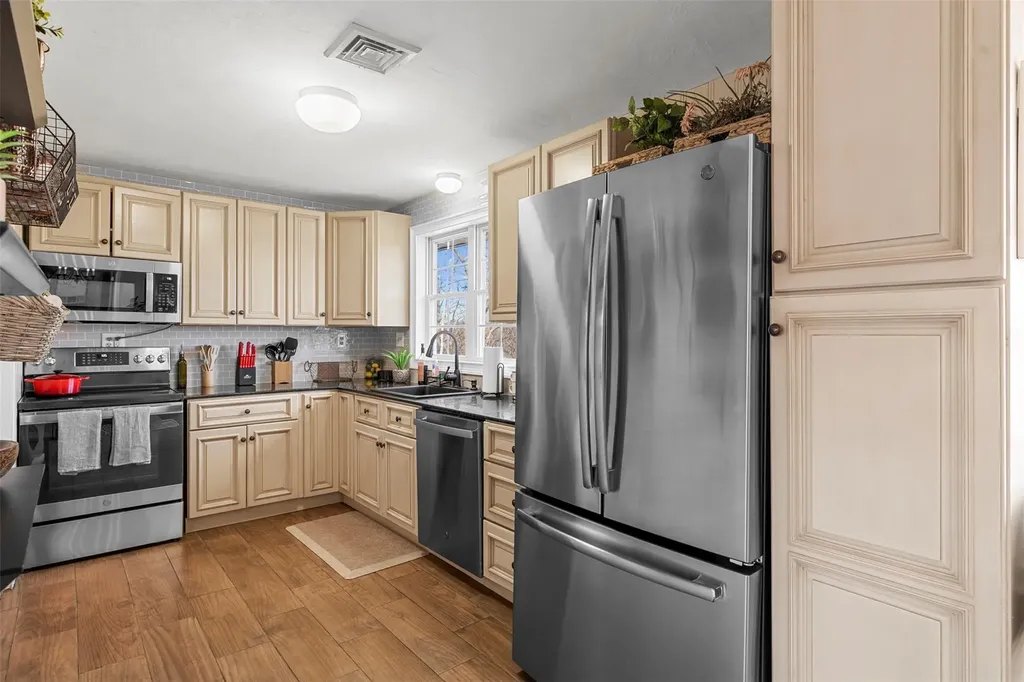 69 Eastern Parkway Germantown NY 12526
