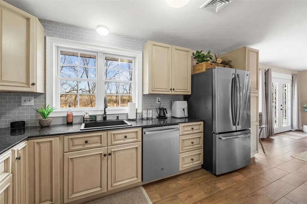 69 Eastern Parkway Germantown NY 12526