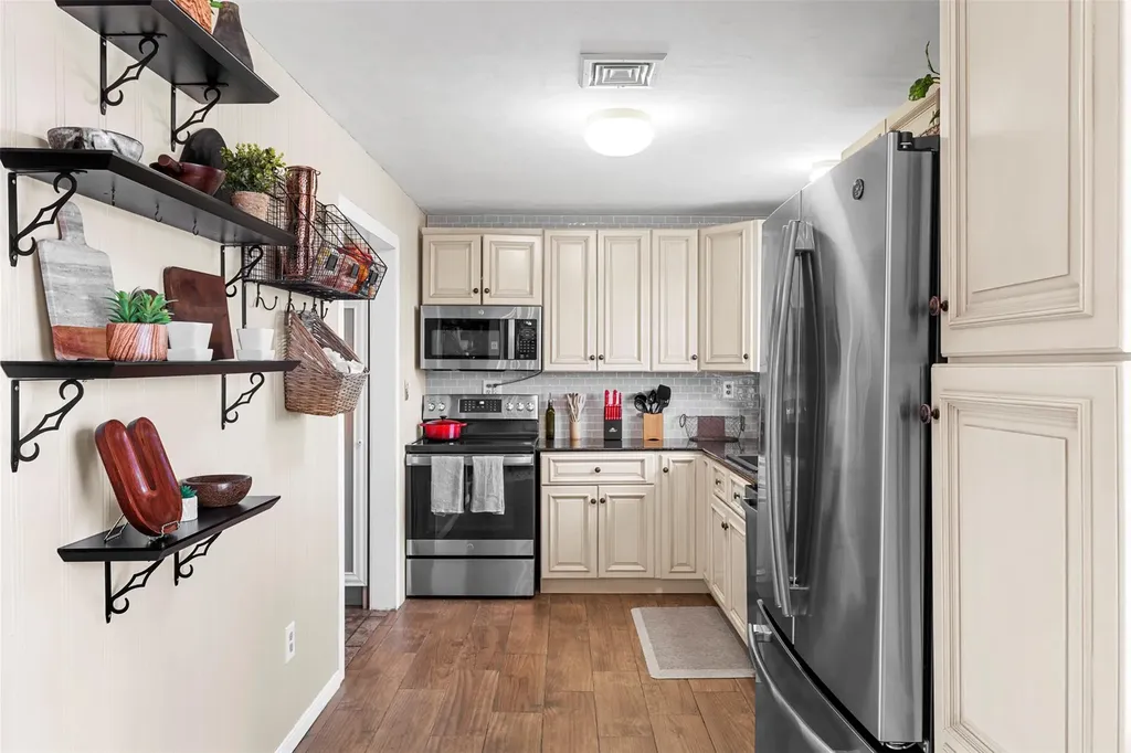 69 Eastern Parkway Germantown NY 12526