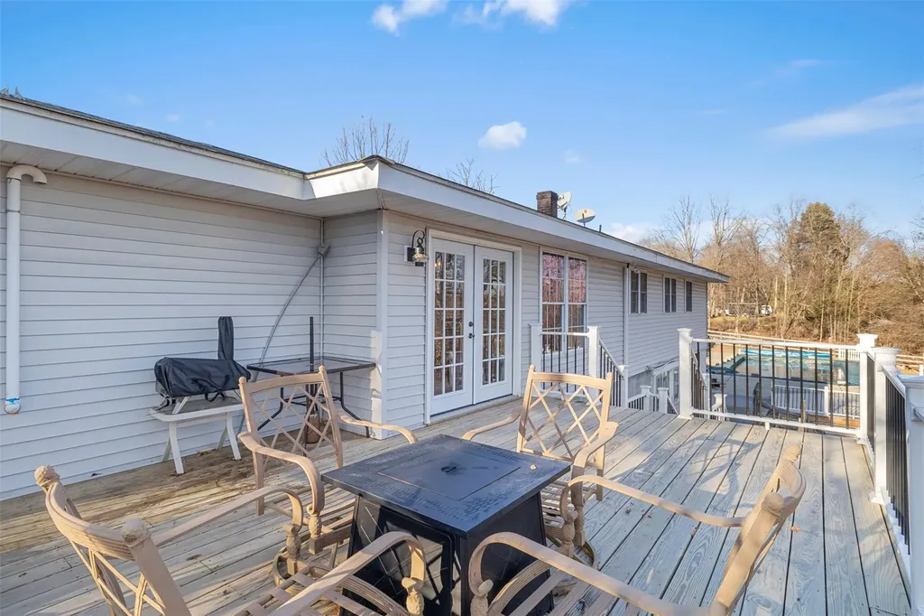 69 Eastern Parkway Germantown NY 12526