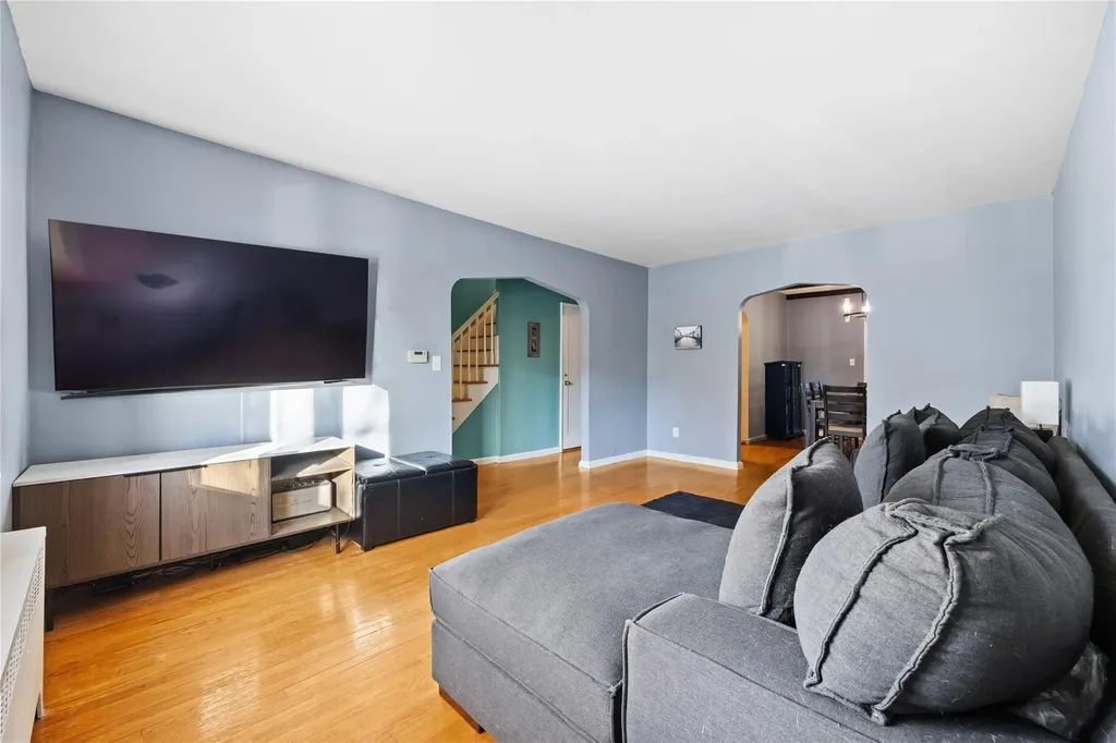2434 Fish Avenue Bronx NY 10469