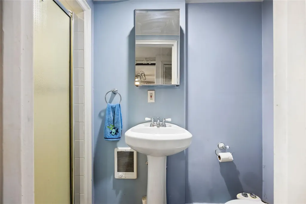 2434 Fish Avenue Bronx NY 10469