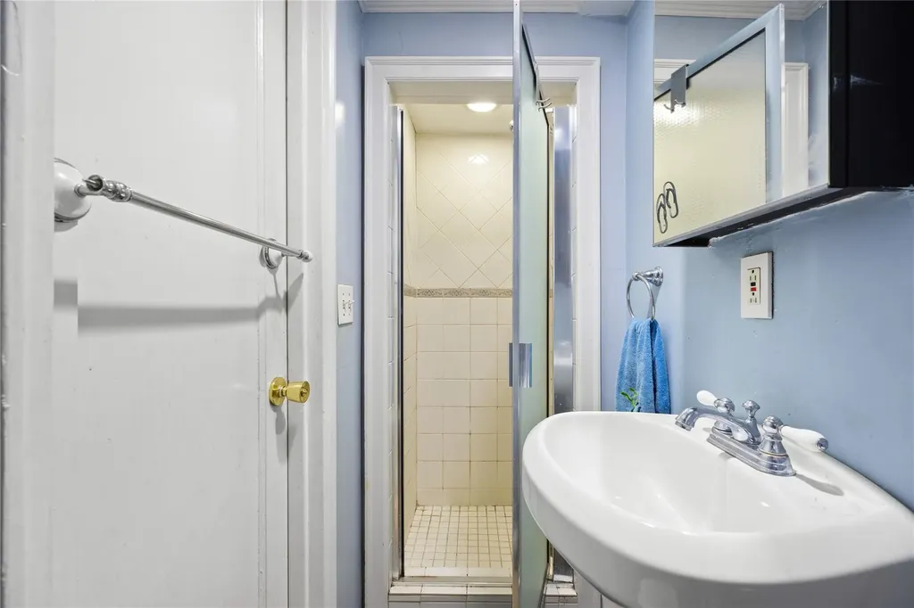 2434 Fish Avenue Bronx NY 10469