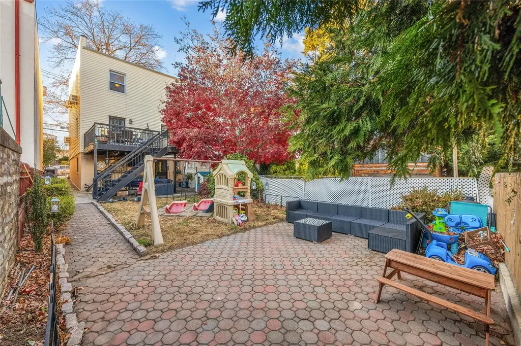2434 Fish Avenue Bronx NY 10469