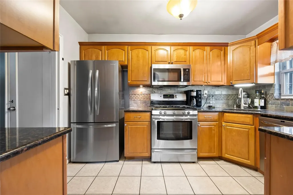 2434 Fish Avenue Bronx NY 10469