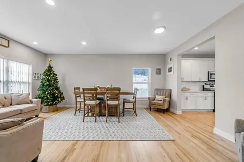 31 Windus Shirley NY 11967