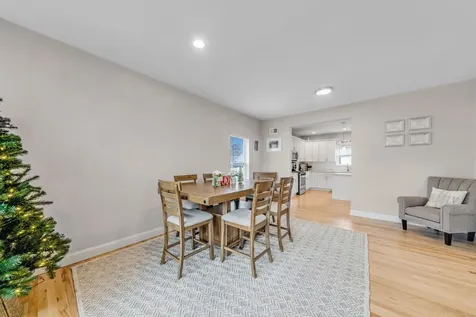 31 Windus Shirley NY 11967