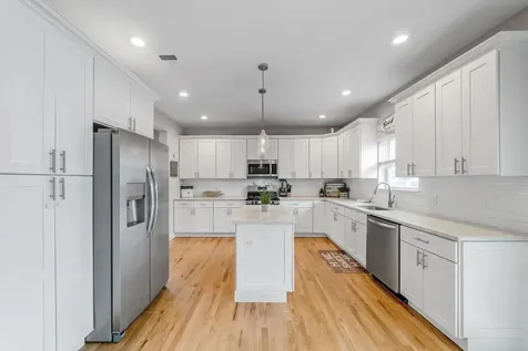 31 Windus Shirley NY 11967